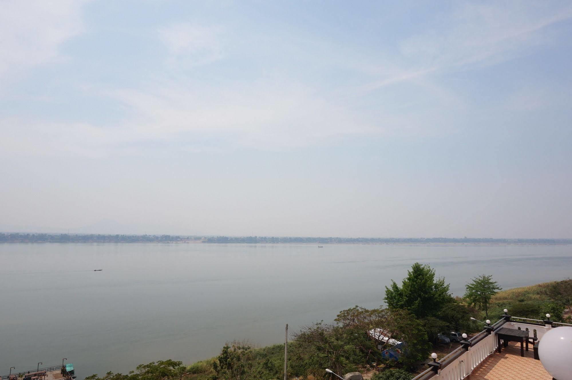 Pakse Mekong Hotel Exterior photo